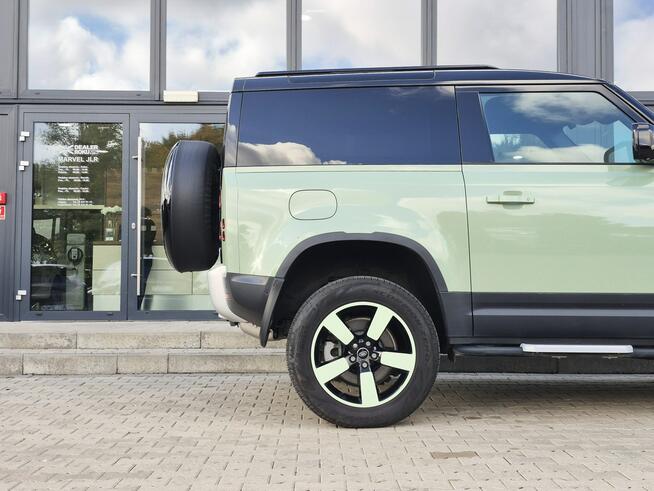 Land Rover Defender 2023