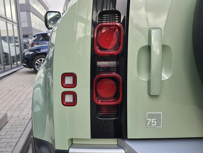 Land Rover Defender 2023