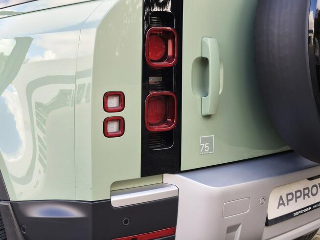 Land Rover Defender 2023