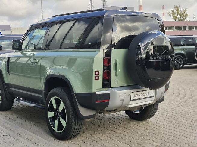 Land Rover Defender 2023