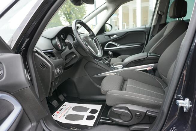 Opel Zafira 7 osobowy, zarejestrowany, ubezpieczony, I rej. 11 grudzień 2015 r.