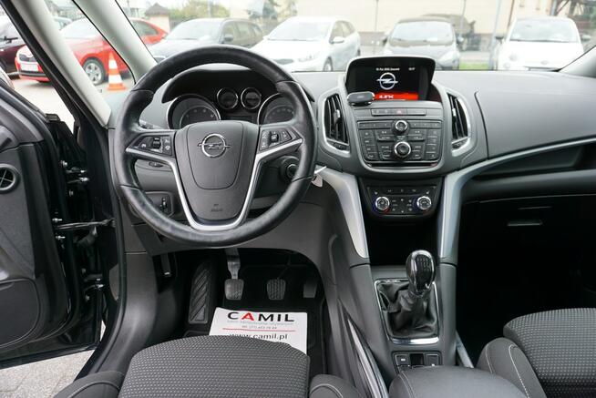 Opel Zafira 7 osobowy, zarejestrowany, ubezpieczony, I rej. 11 grudzień 2015 r.