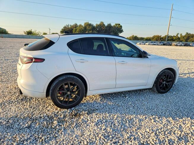 Alfa Romeo Stelvio 2021