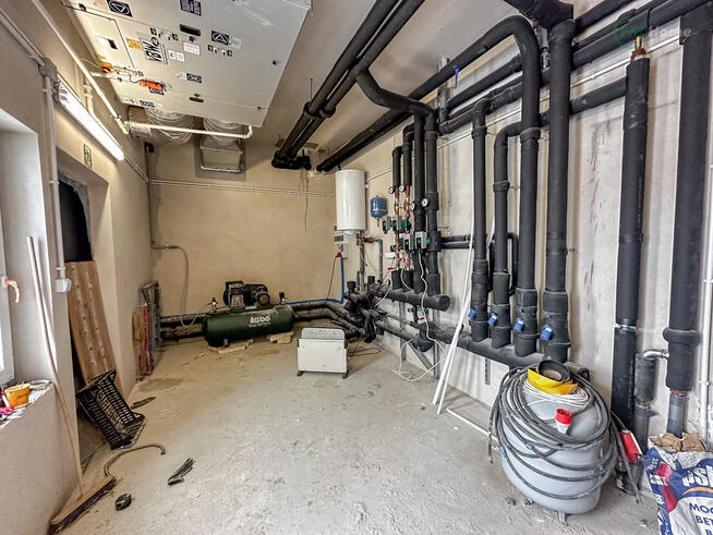Budynek prod.-handl. z biurami | 1240 m²