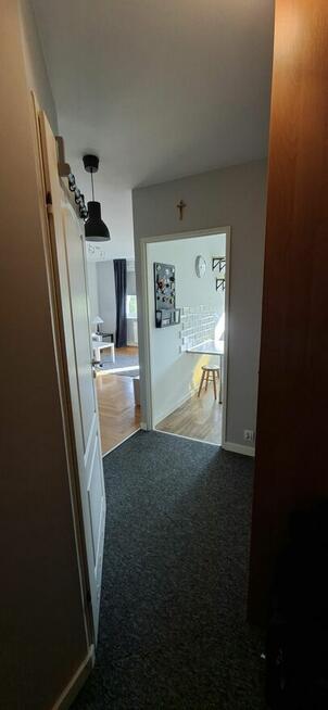 SPRZEDAM BEZPOŚREDNIO -2 Pokoje z osobną kuchnią i balkonem