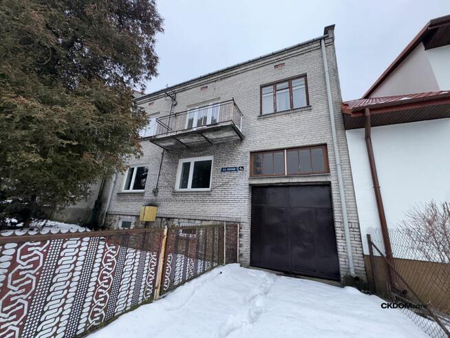 Dwa budynki mieszkalne i ponad 2000 m² gruntu w Starachowicach