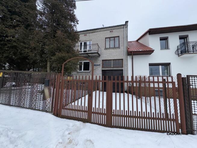Dwa budynki mieszkalne i ponad 2000 m² gruntu w Starachowicach