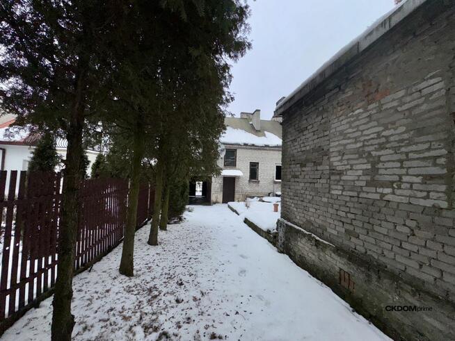 Dwa budynki mieszkalne i ponad 2000 m² gruntu w Starachowicach