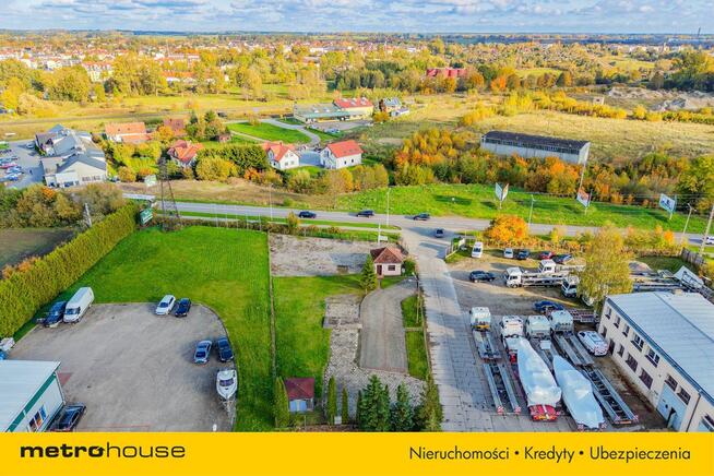 Plac 1400 m² z zapleczem gospodarczym do wynajęcia