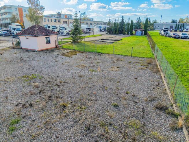 Plac 1400 m² z zapleczem gospodarczym do wynajęcia