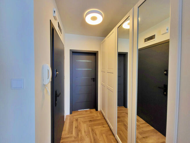 Słoneczna Kawalerka z Klimatyzacją – 39,4 m²