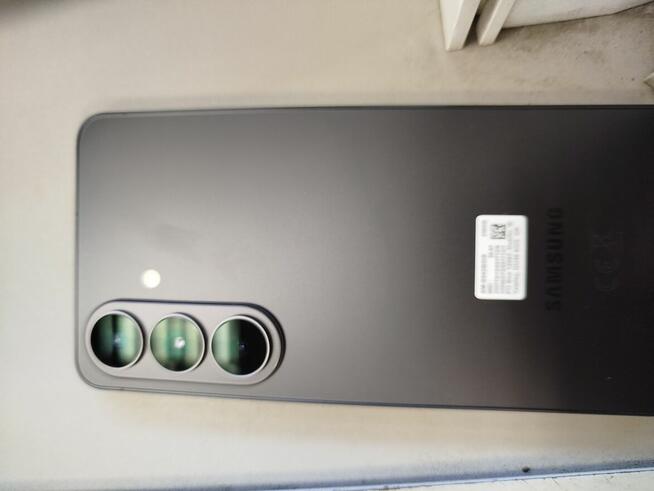 Sprzedam telefon Samsunga Galaxy S26 nowy