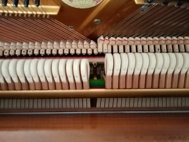 Sprzedam niedrogo prawie nowe pianino Eavestaff