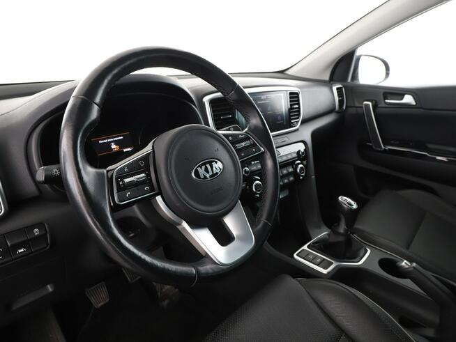Kia Sportage klima auto full LED navi grzane fotele kamera i czujniki parkowania