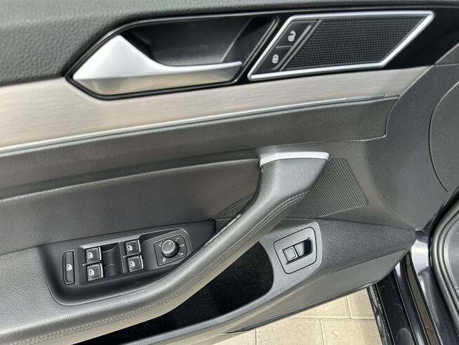 Volkswagen Passat Variant 2kpl.kół 1Ręka TopLED Łopatki Kamera El.klapa Asystenci Navi GWARANCJA