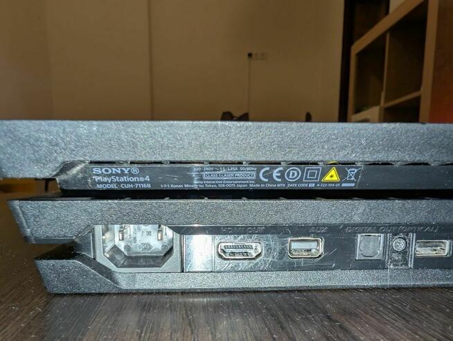 PlayStation 4 Pro 1TB + 2x Oryginalny Pad DualShock 4