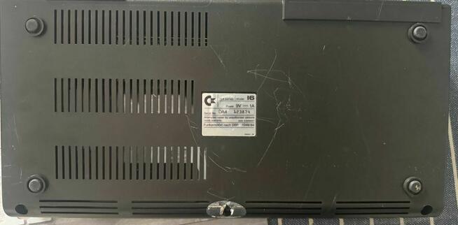 Commodore 16 Obudowa plus śrubki