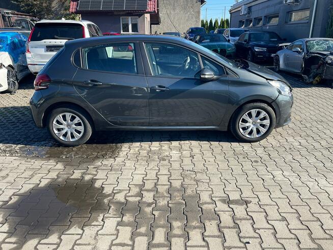 Peugeot 208 2016