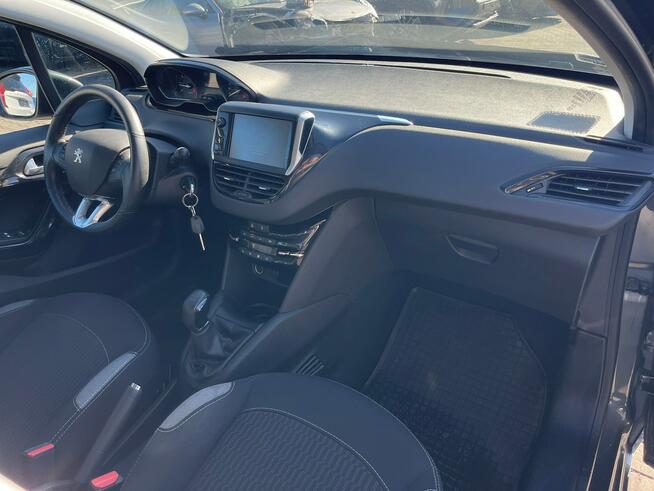 Peugeot 208 2016