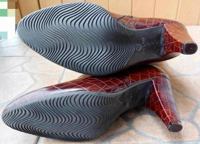 SPRZEDAM DAMSKIE BUTY I PÓŁBUTY. SPÓDNICĘ I SUKIENKĘ BENCH