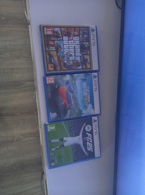 PlayStation 5 z napędem,2 pady +3 gry