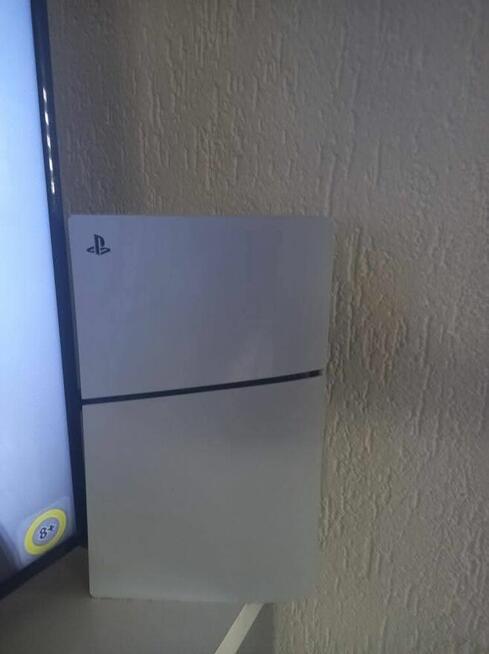 PlayStation 5 z napędem,2 pady +3 gry