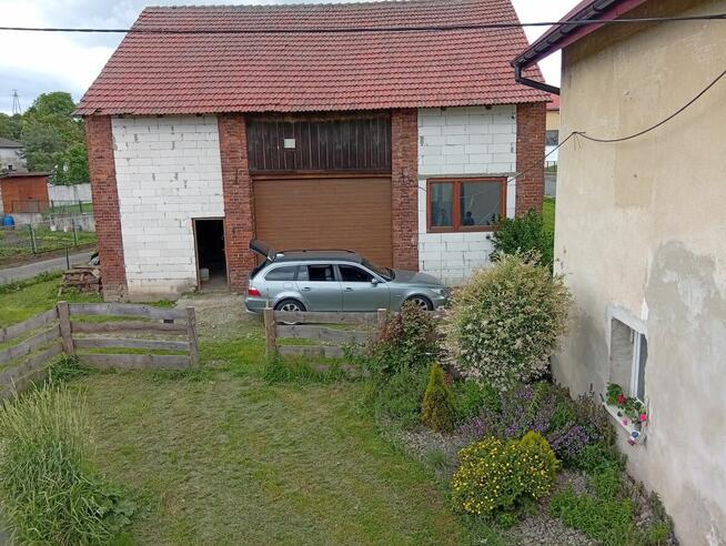 Dom jednorodzinny z budynkiem gospodarczym garażem