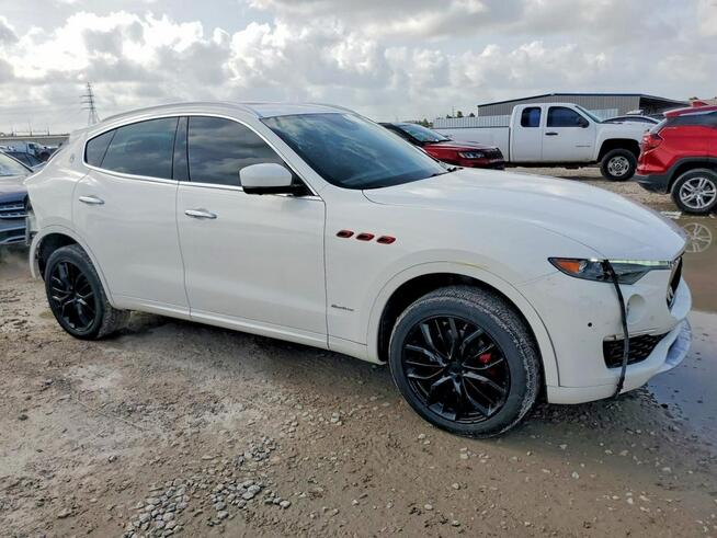 Maserati Levante 2021