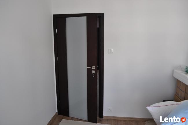 Drzwi wewnętrzne drewniane model z montażem w9