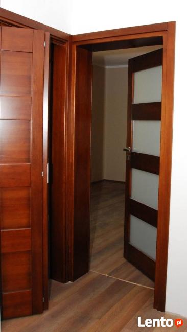 Drzwi wewnętrzne drewniane model w4 z montażem