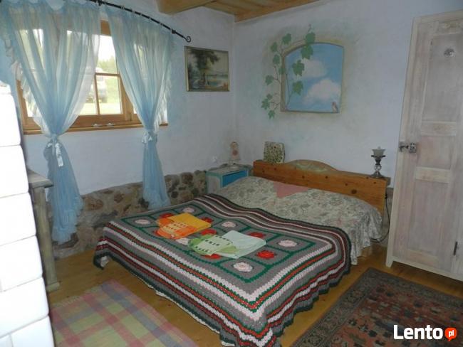 Wypoczynek nad jeziorem w pieknym, cichym miejscu