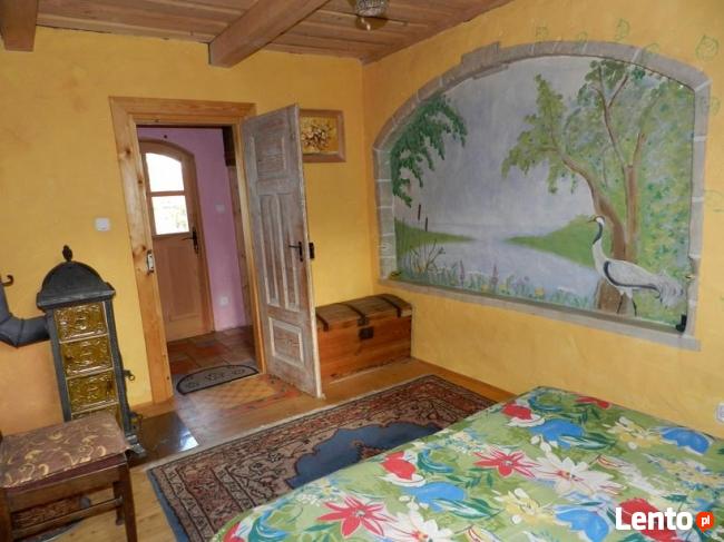 Wypoczynek nad jeziorem w pieknym, cichym miejscu