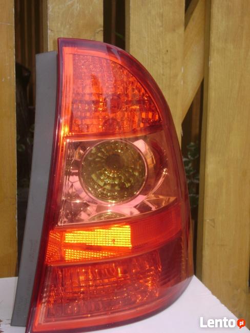 Lampa tylna Toyta Corolla D4D E12 Combi