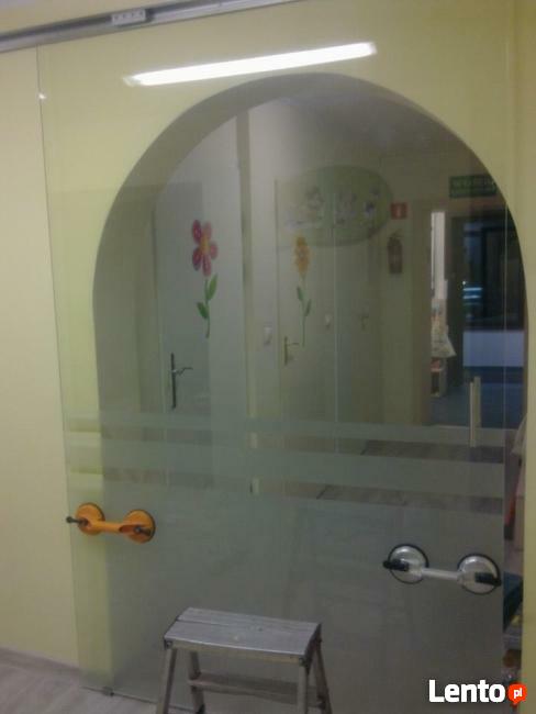 Szklane kabiny prysznicowe, lustra,