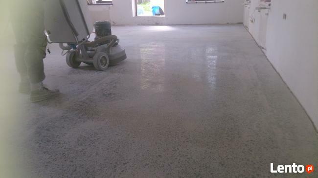 Usuwanie subitu, lepiku, kleju po parkiecie