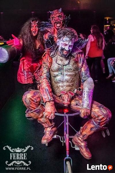 Artystyczne atrakcje na Andrzejki - wróżki, szczudlarze, mim