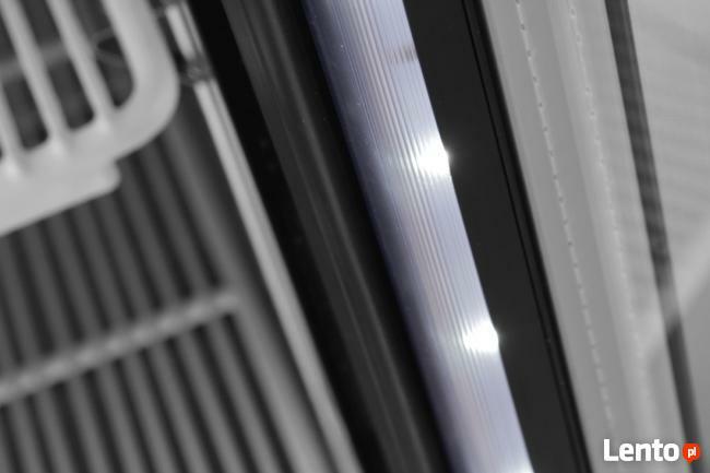 Przeszklona szafa chłodnicza 610L 4 półki Hendi