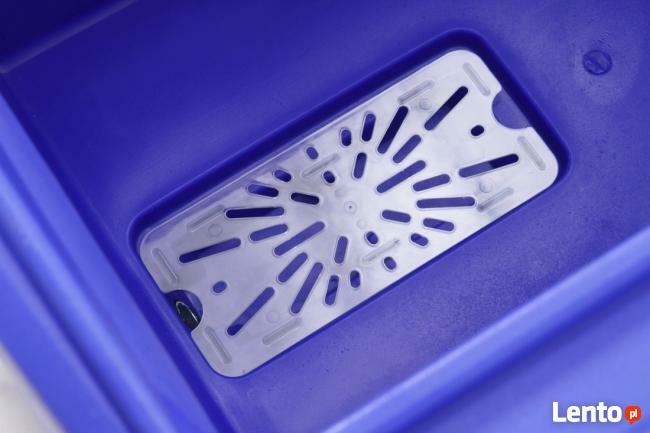 Termoizolacyjny pojemnik do transportu lodu kółka kranik