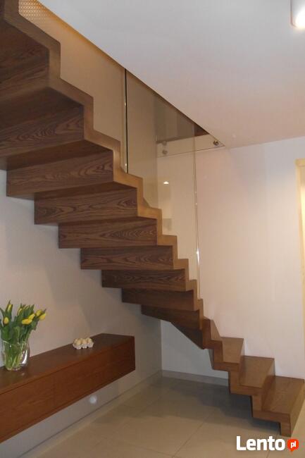 Schody drewniane, nowoczesne i klasyczne, schody półkowe .