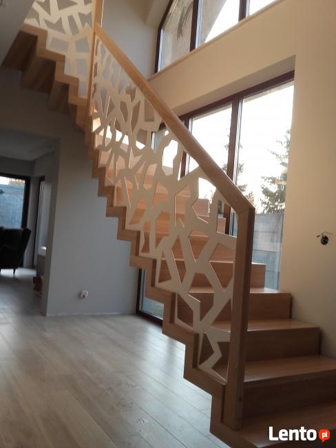 Nowoczesne schody drewniane i stalowe.