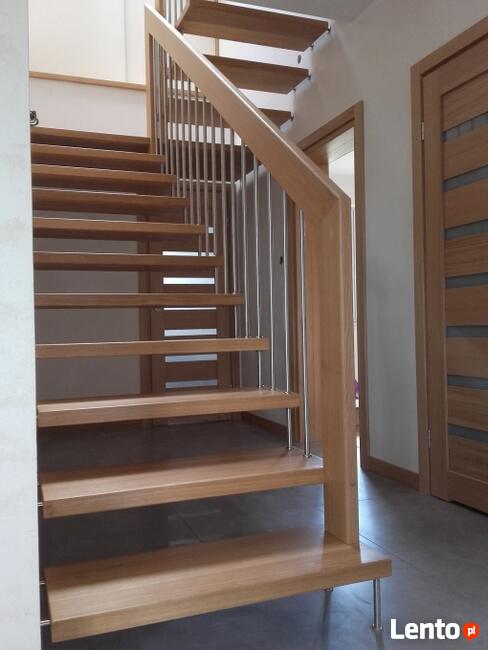 Schody drewniane, nowoczesne i klasyczne, schody półkowe .