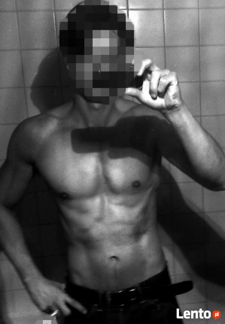 42 lata, przystojny, realny.