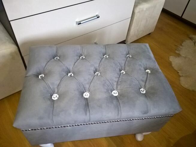 Krzesło podnóżek do toaletki