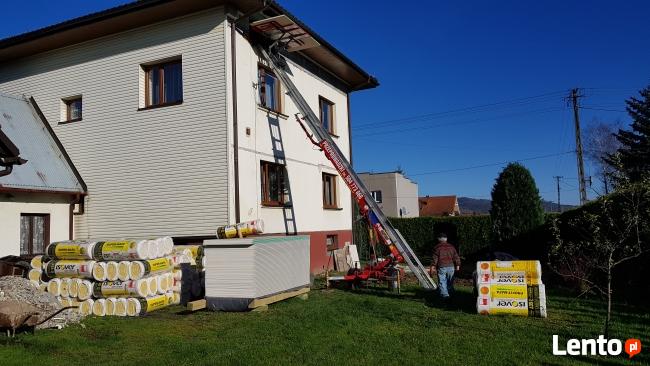 Dostarczenie materiałów budowlanych oknem balkonem gruzu