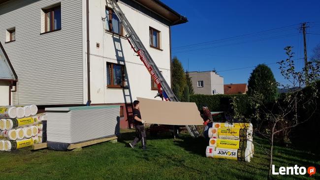 Dostarczenie materiałów budowlanych oknem balkonem gruzu