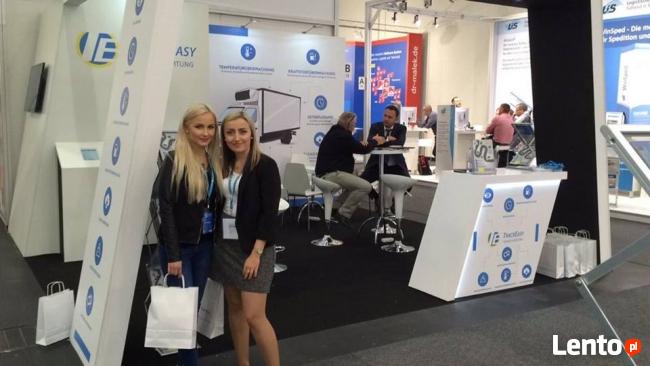 Hostessy na TARGI, czyli jak zainteresować klienta produktem