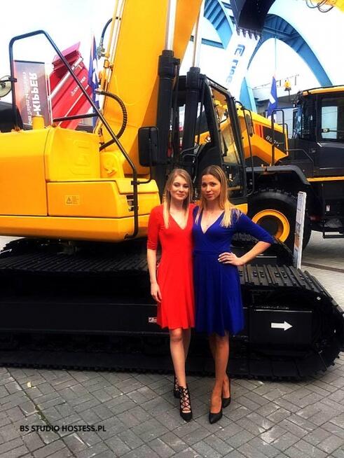 Hostessy na TARGI, czyli jak zainteresować klienta produktem