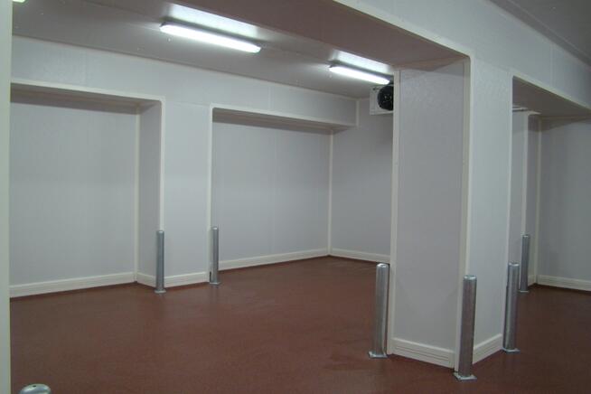 Montaż okładzin typu Glasbord, komór i drzwi chłodniczych