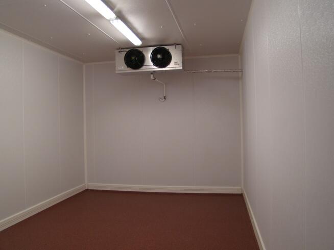 Montaż okładzin typu Glasbord, komór i drzwi chłodniczych