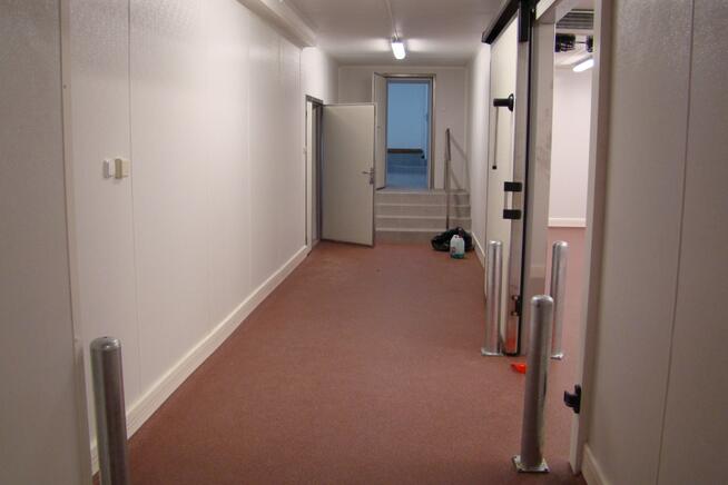 Montaż okładzin typu Glasbord, komór i drzwi chłodniczych